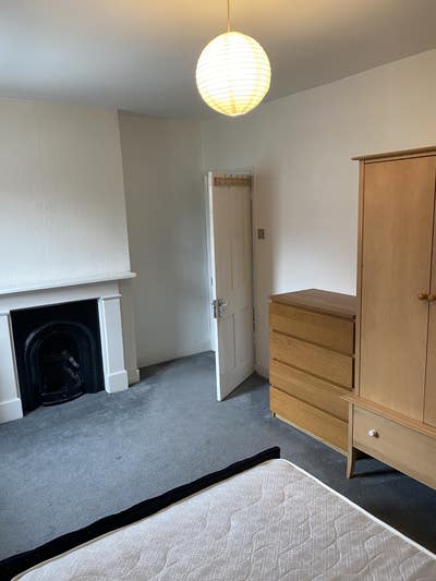 Spacious Double Room -3 mins walk to the station Main Photo