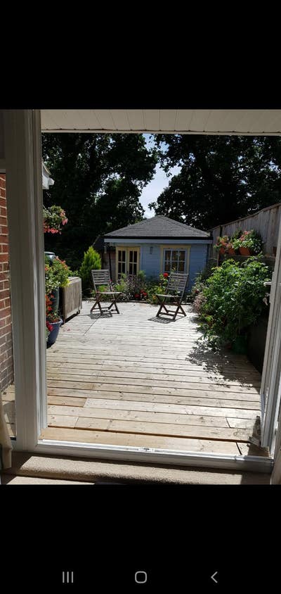 Quiet self-contained annexe with parking and deck. Main Photo