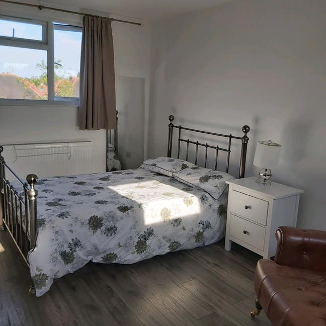 Large Loft Conversion Room with ensuite Main Photo