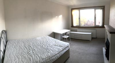 1 Double Room for female in Dennistoun Glasgow Main Photo