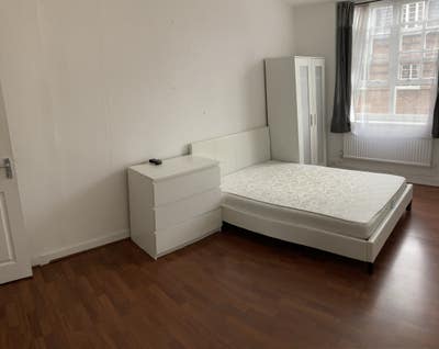 Large Double Room in Holborn  Main Photo
