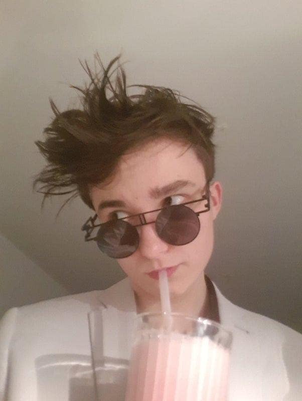 Hey, I'm Kiki 25 y/o nerd looking to buddy up! Main Photo