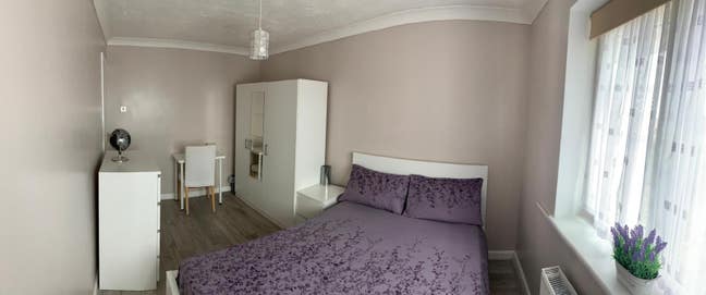 Spacious double bedroom  Main Photo
