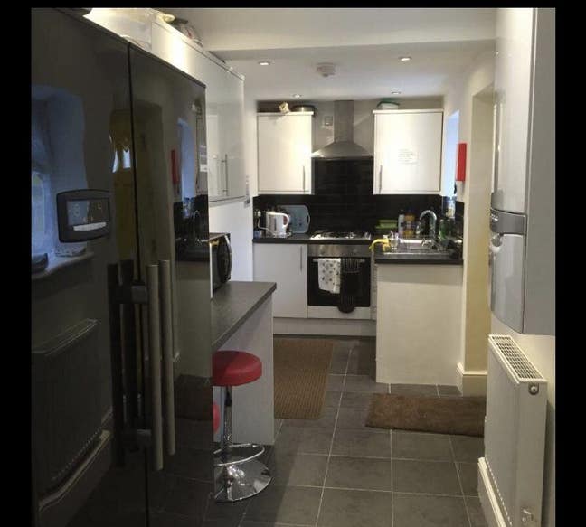 All bills inclusive Ensuite Room  18/10/26  Main Photo