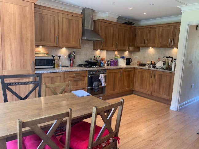 Double room available in Orchard Park Main Photo