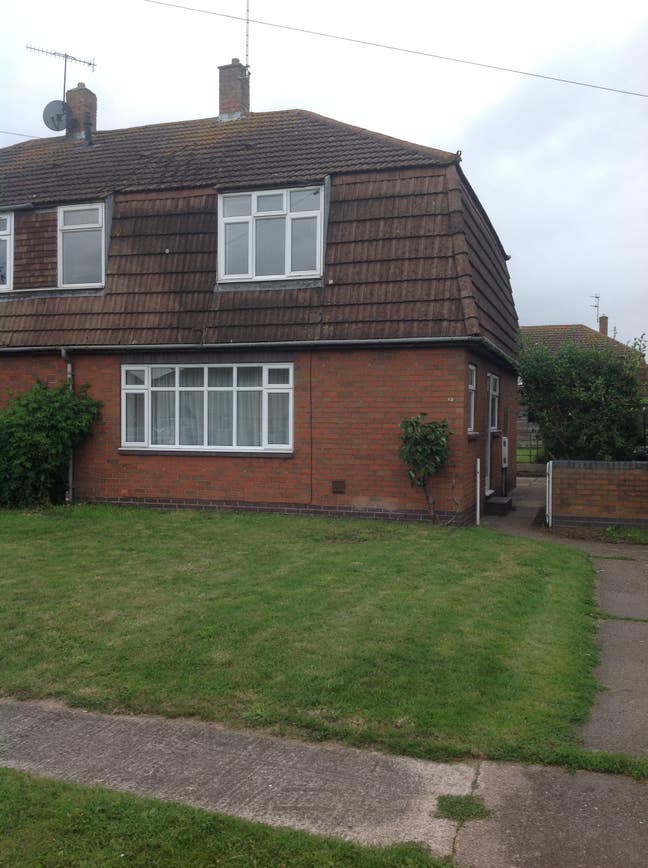 Lovely Room in This Quiet Neighbourhood!! Main Photo