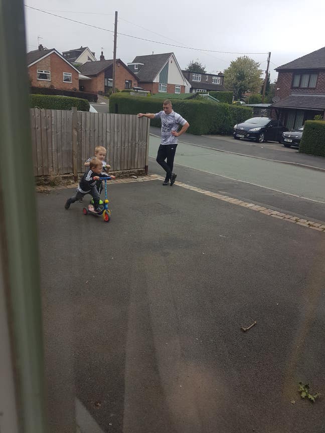 Hi I'm looking for a room to rent  Main Photo