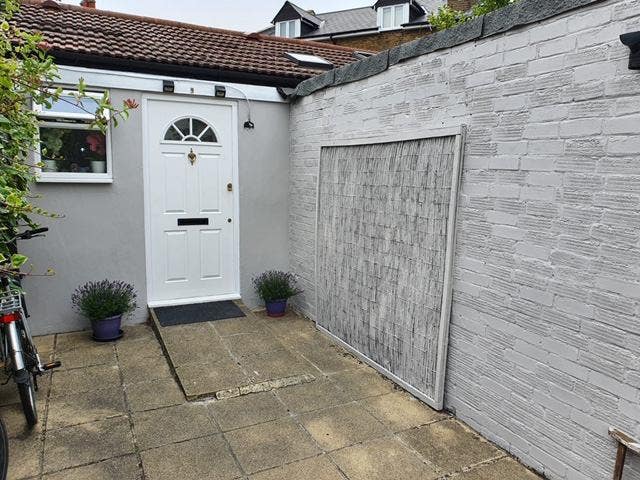 Great studio with garden in Central Teddington   Main Photo