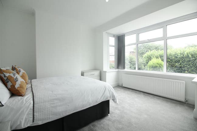 Double room within three bed house  Main Photo
