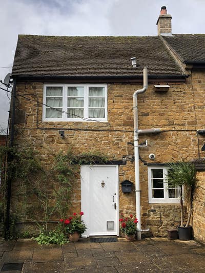 1 bed fully furnished cottage,  off road parking Main Photo