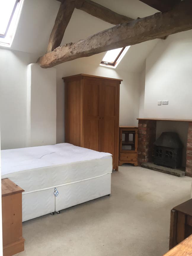 Large Ensuite Room Main Photo