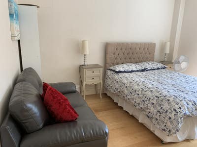 Big and bright double room in modern luxury flat Main Photo
