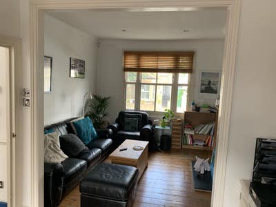 Great room in large house,  fabulous location Main Photo