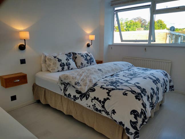 Fantastic Location! Town Centre Double Room Main Photo