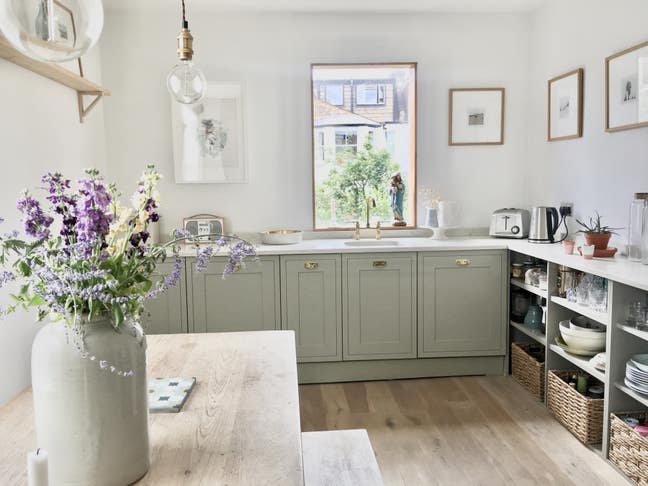 OpenPlan room in a lovely home  Main Photo