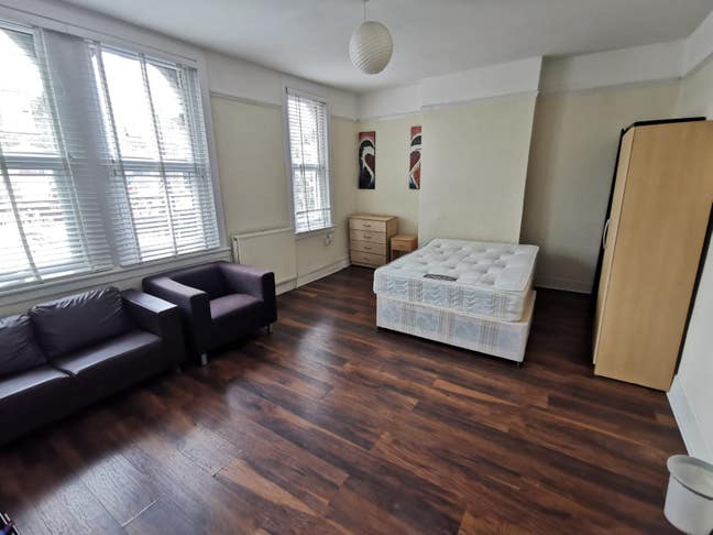 2 Bedroom 1st Floor Flat Near Leytonstone Main Photo
