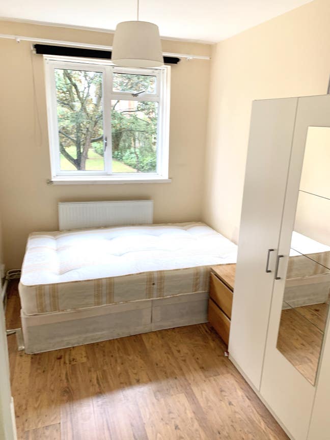 Double Room,  10 min walk to Whitechapel tube Main Photo