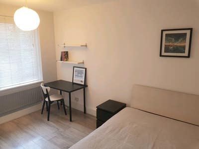 Double Room in Wandsworth Town (All Included) Main Photo