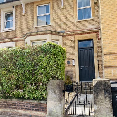 Luxury Flat- Modern One Bedroom  Main Photo