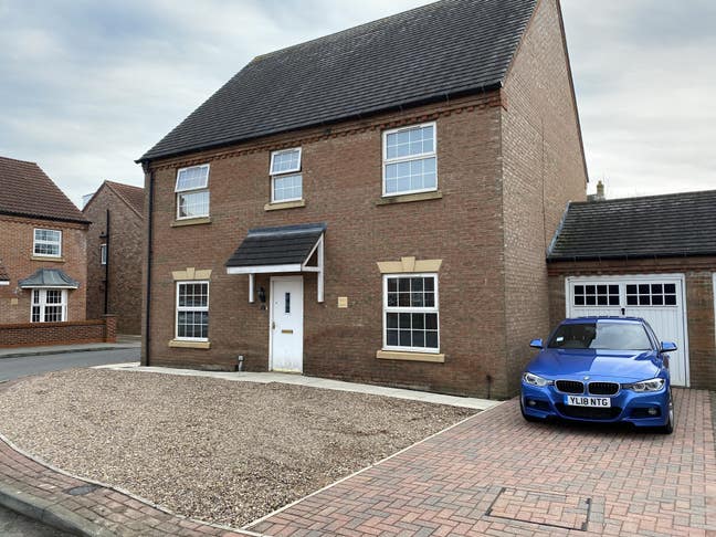 Freshly  Renovated En-Suite| All Bills Included | Main Photo