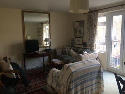 Excellent room in lovely flat Main Photo