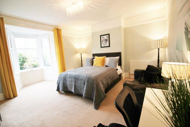 Professional furnished rooms in large house Main Photo