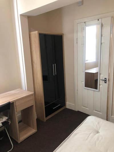 Bright En-Suite Single Room – Available Now in CV2 Main Photo