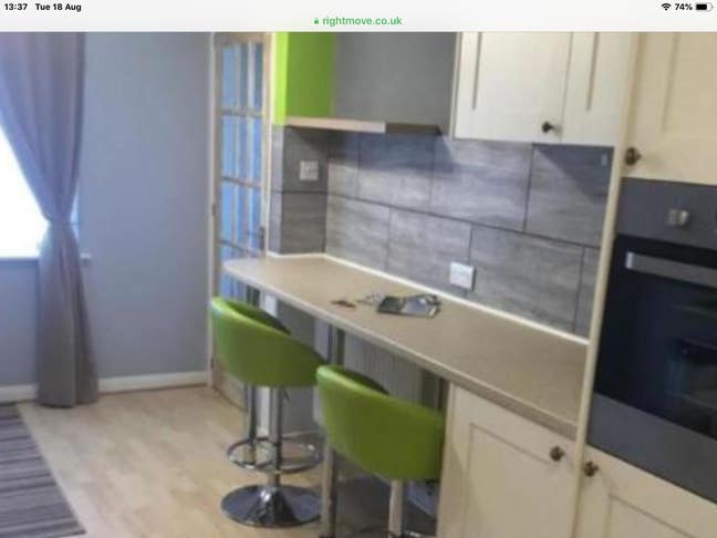 1 x En-suite available now. Main Photo