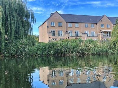 Own lounge and bedroom Main Photo