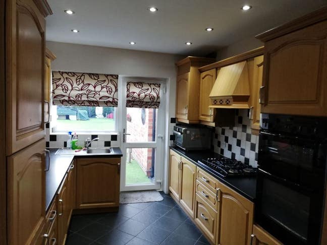 Luxury student house within 10 min walk of UofG Main Photo