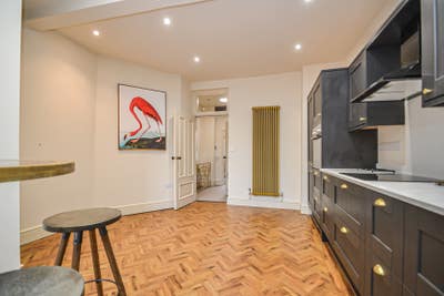 Amazing Furnished Double Bedroom Main Photo