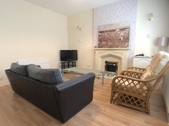 Room to let in Detached bungalow in Manchester Main Photo