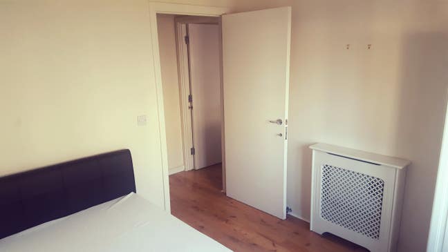Bright Double Room fully furnished.  Main Photo