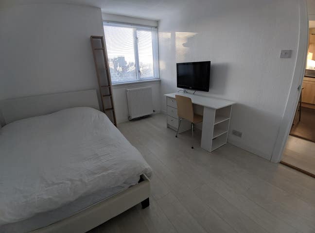 Modern city centre bedroom  Main Photo