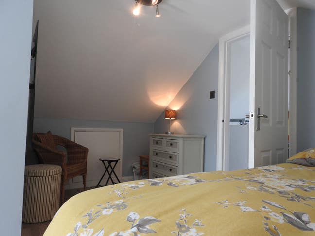  A Lovely Bright Double  Room in Chestfield  Main Photo