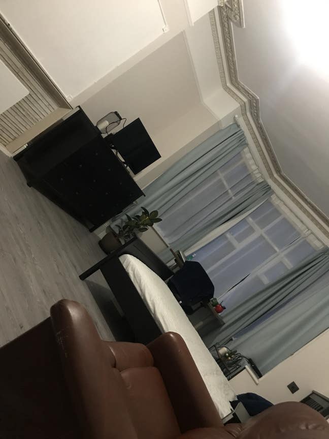 Luxury King Size Bedroom - Croydon Hosp/High St Main Photo