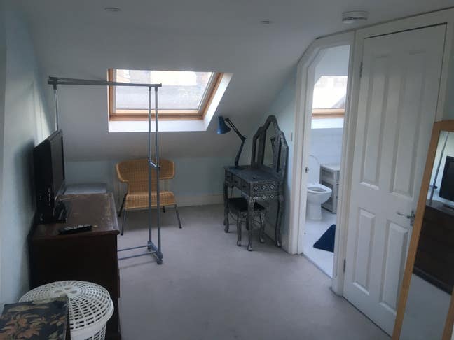 Bright, spacious, furnished double en suite Main Photo