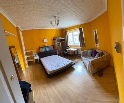 Very Large Double Room in Stepney Green (Zone 2)    Main Photo