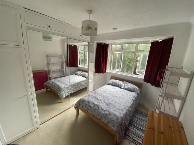 One Room in Beautiful House with Hot-Tub!!! Main Photo