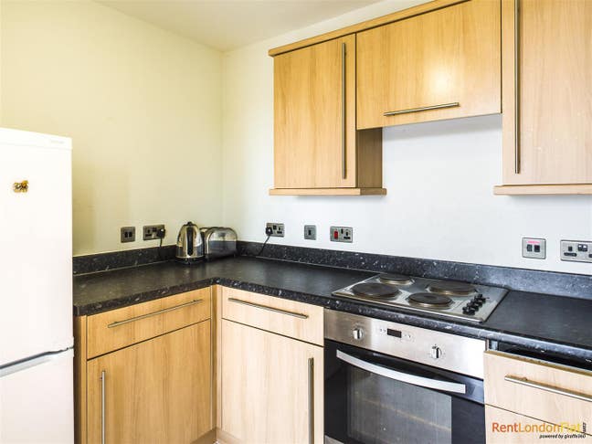 Colindale – 2 Bedrooms Flat Main Photo