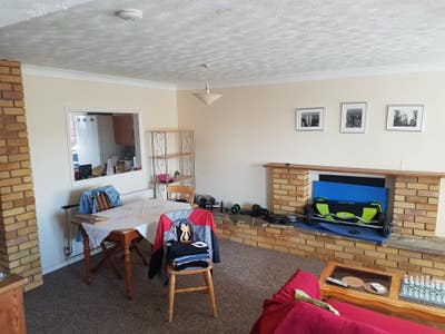 Lovely sunny single room in friendly shared house Main Photo