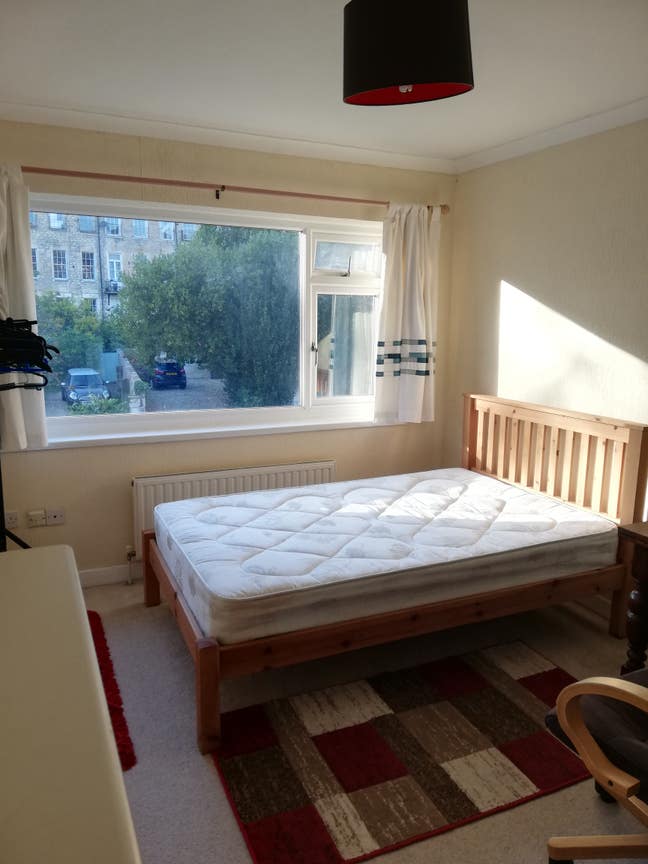 Large Ensuite Available Now! Main Photo