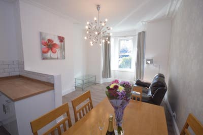 **Recently Refurbished, Modern**1 Bedroom Flat*** Main Photo