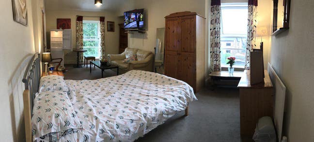 Large Room in a Very quiet Sought after area,  Main Photo