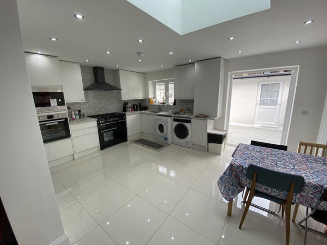 Extra Large Double Room E16 Royal Docks Main Photo