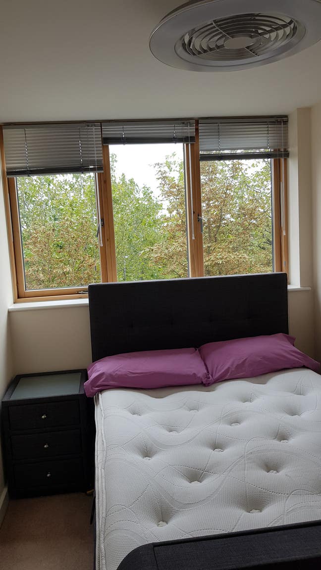 MK9 Small Double Room with Private Bathroom  Main Photo