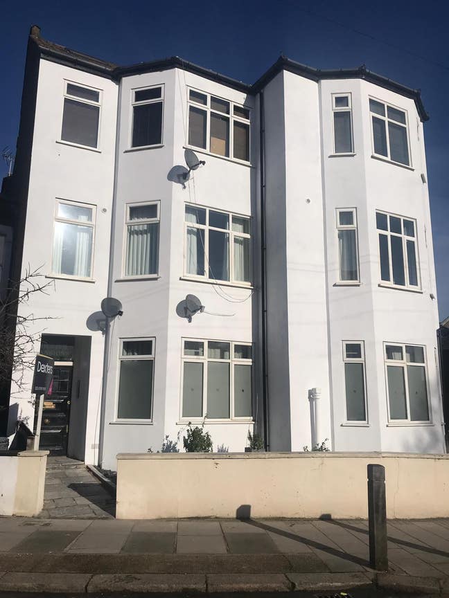 2 bedroom to share  Main Photo