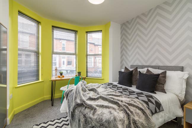 Wow! Huge stylish recently refurbished en suite  Main Photo