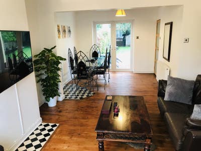 Double Room (and whole house!*) in the heart of it Main Photo