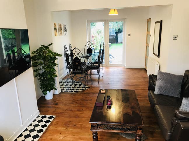 Double Room (and whole house!*) in the heart of it Main Photo